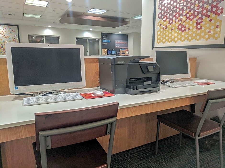 Holiday Inn Express Fort Wayne - East - New Haven By IHG