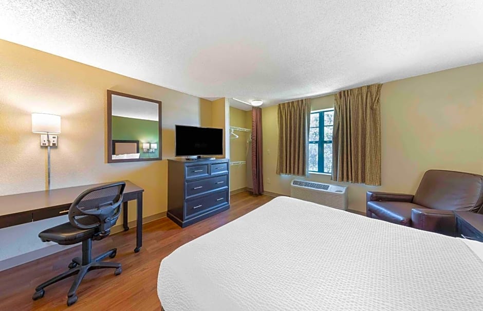 Extended Stay America Select Suites - Chicago - Naperville - West