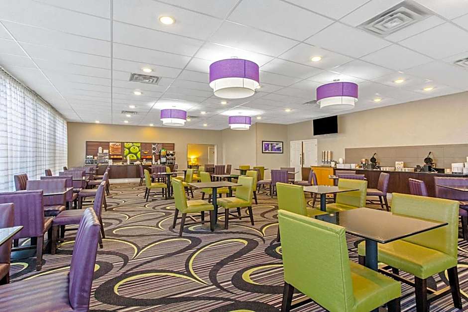 La Quinta Inn & Suites by Wyndham And Conference Center San Angelo
