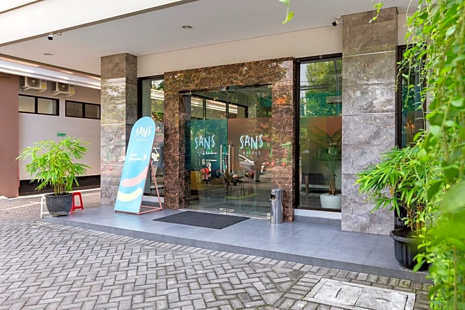 Sans Hotel Rajawali Surabaya by RedDoorz