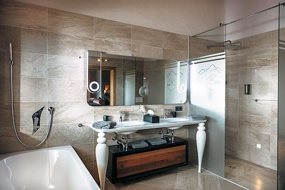 CHALET G12 - Mountain Luxury Apartments by Peak Stay