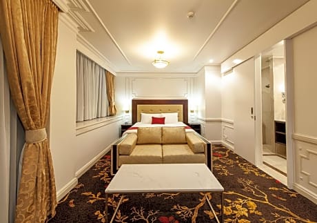 Luxury King Suite with Spa Bath and Balcony