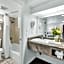 Napa Valley Hotel & Suites