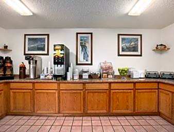 Super 8 by Wyndham Houghton