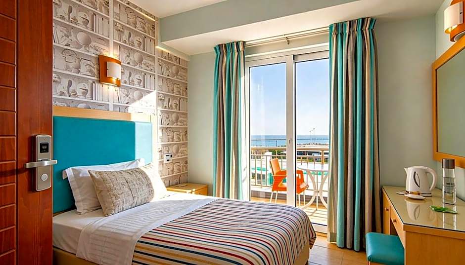 City Life Port Hotel