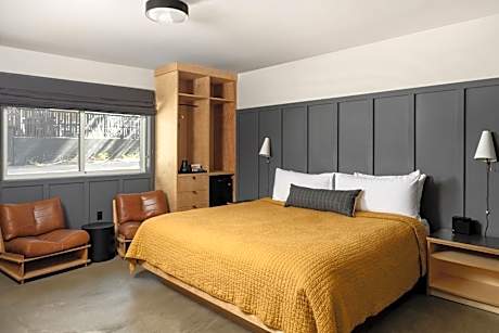 Honeymoon King Room