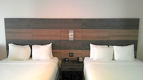 One-Bedroom Corner Suite with Two Queen Beds and Living Room - Non-Smoking