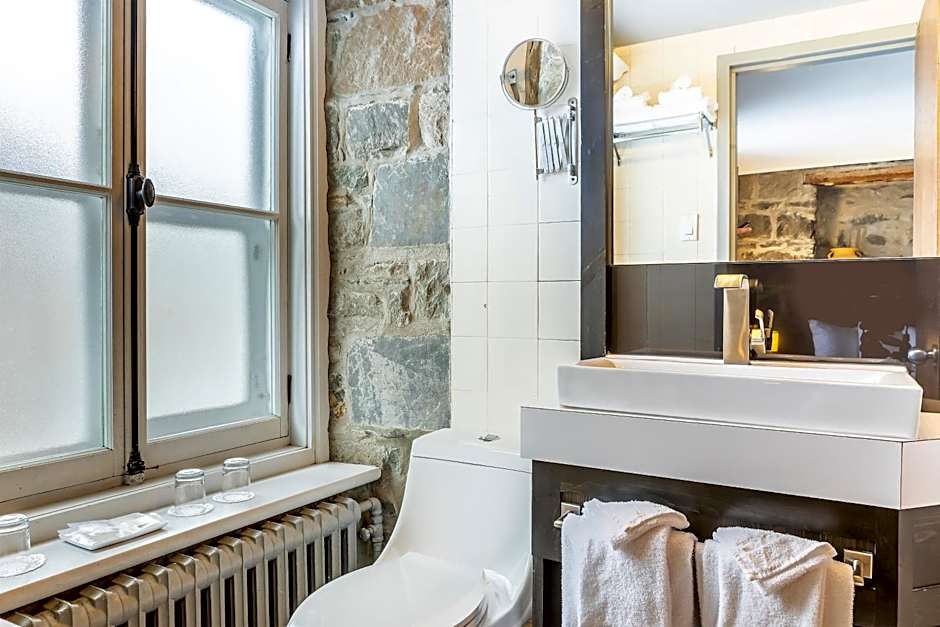 Hotel Louisbourg