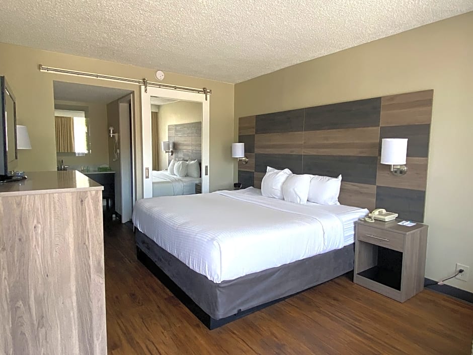 Clarion Pointe University/Expo
