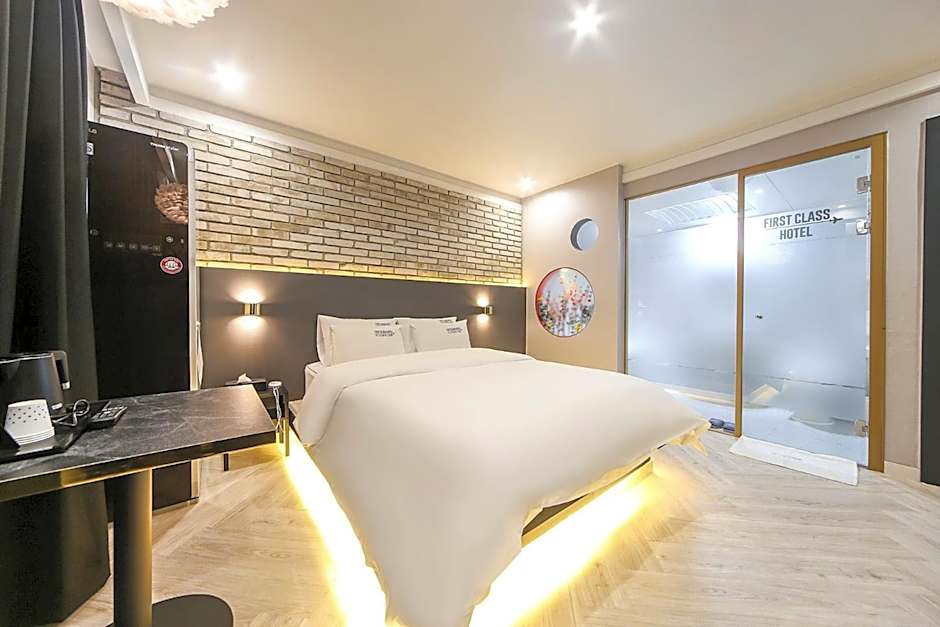 Masan First Class Hotel