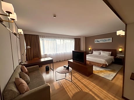 Business Suite Room