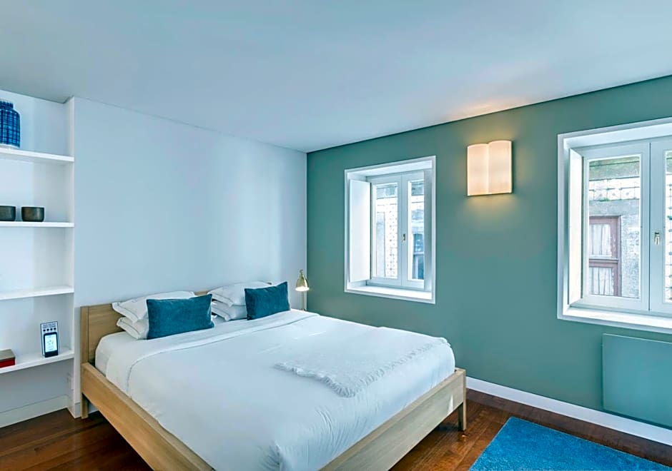 Oporto Street das Aldas - River View