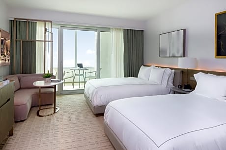 Fairmont Gold 1 Bedroom Corner Suite 1 King - 746SF 69SM, Floors 10-11, Sofabed, Lounge Access