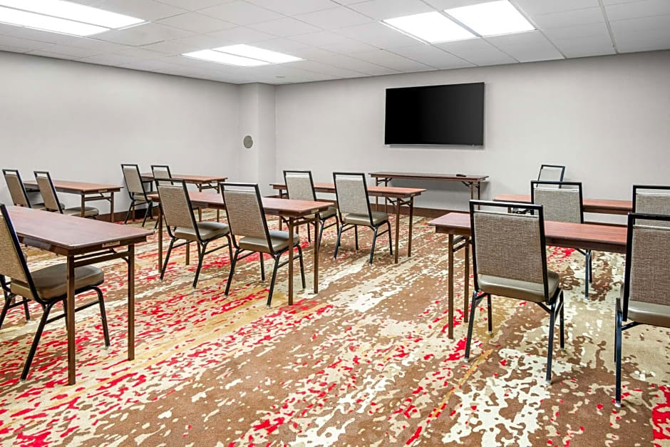 Hampton Inn By Hilton Grand Rapids-North