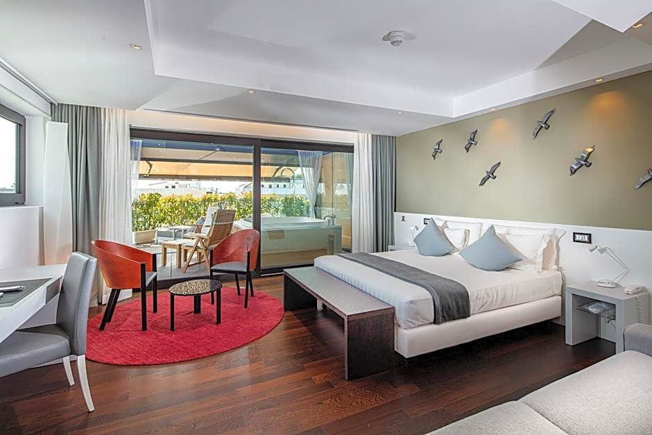 Monaco Suites Hotel