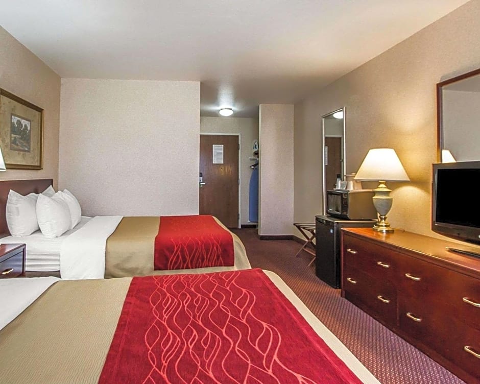 Quality Inn & Suites Fort Madison near Hwy 61