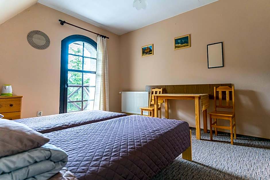 Międzynarodowe Schronisko Młodzieżowe PTSM Szarotka