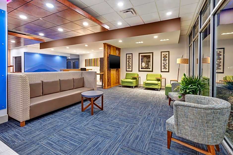 Holiday Inn Express & Suites Milan - Sandusky Area By IHG