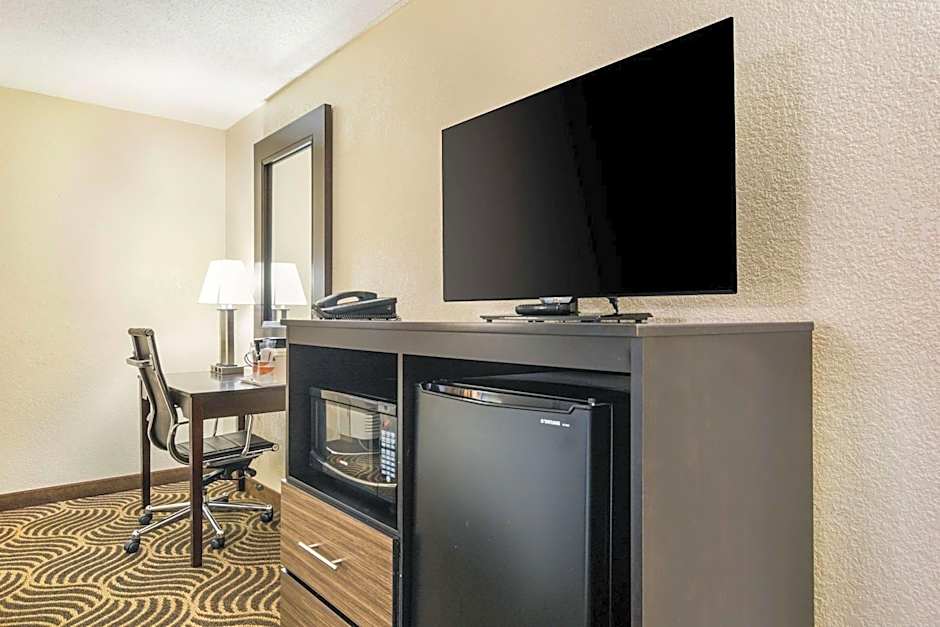 Quality Inn & Suites Florence - Cincinnati South