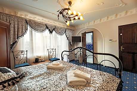 Deluxe Double Room with Bath