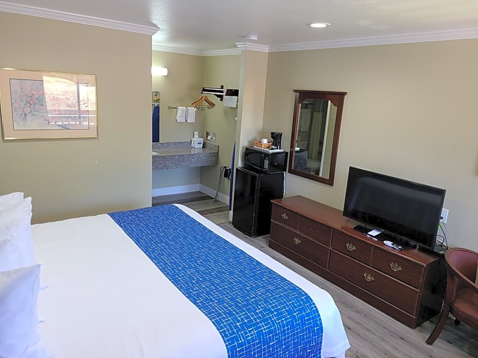 Travelodge by Wyndham Clearlake