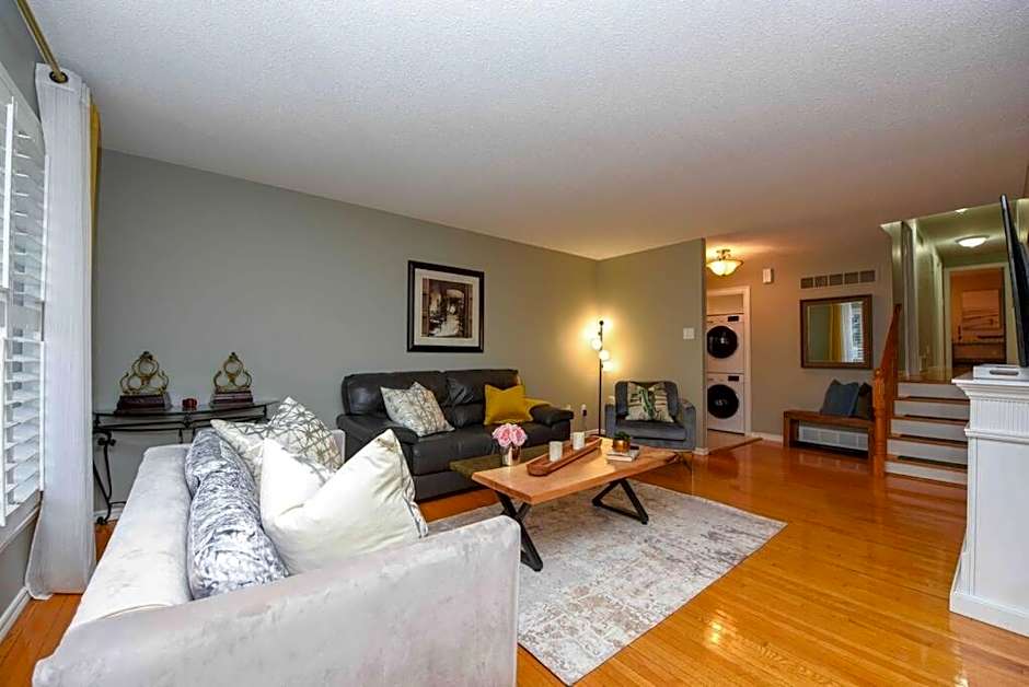 Bright & Cozy 4BR Home for Your Family Stay With Optional Pool Access