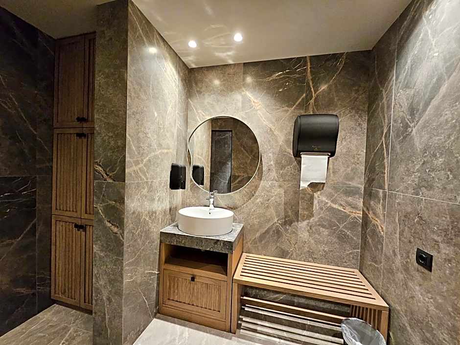 Petousis Hotel & Suites