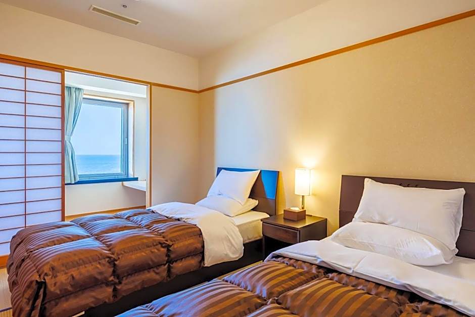 Zdjęcie 1 z 3 — Modern Suite, Ocean front