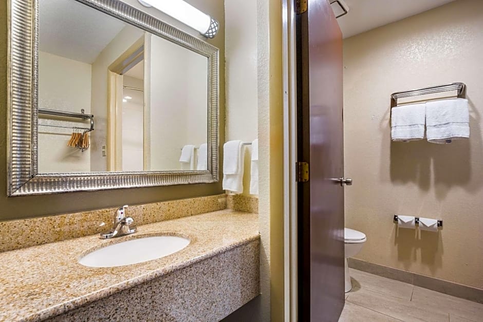 Quality Inn & Suites Florence - Cincinnati South