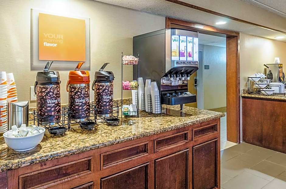 Comfort Inn & Suites West Springfield