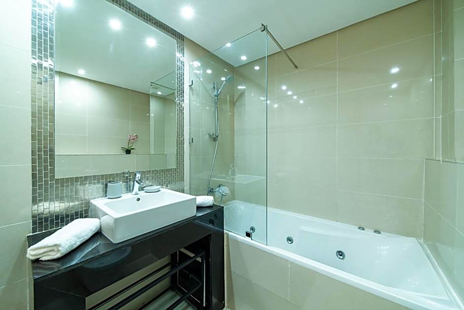 Relaxing Summer-Pool-Garden-Wifi