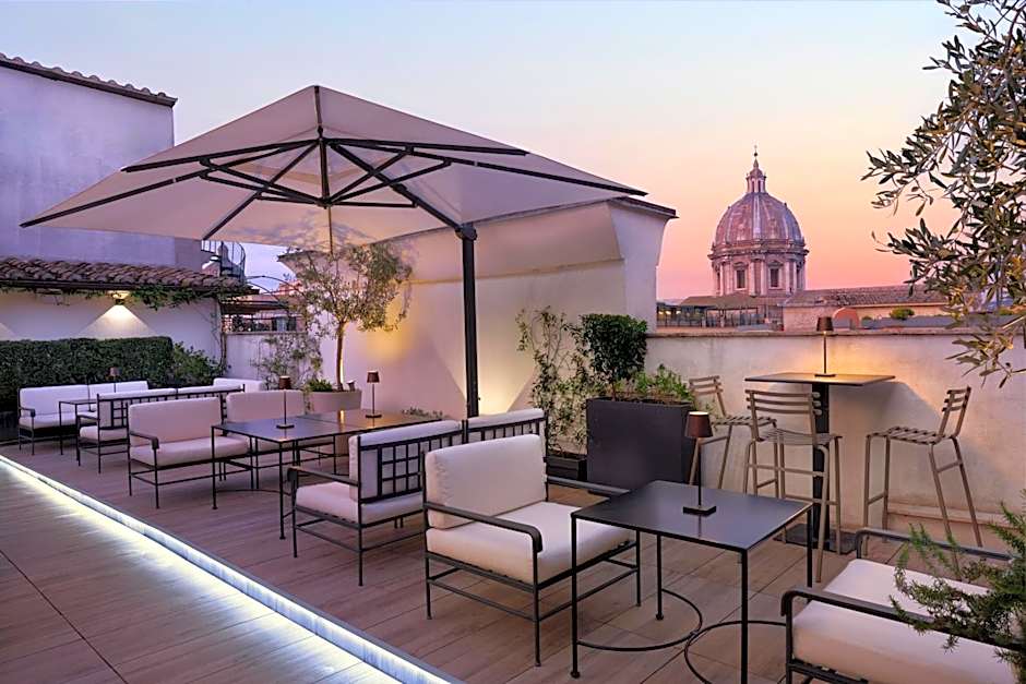 Terrace Pantheon Relais