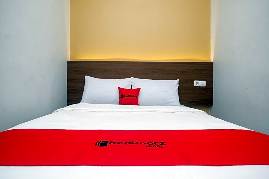 RedDoorz near Tentrem Mall Semarang