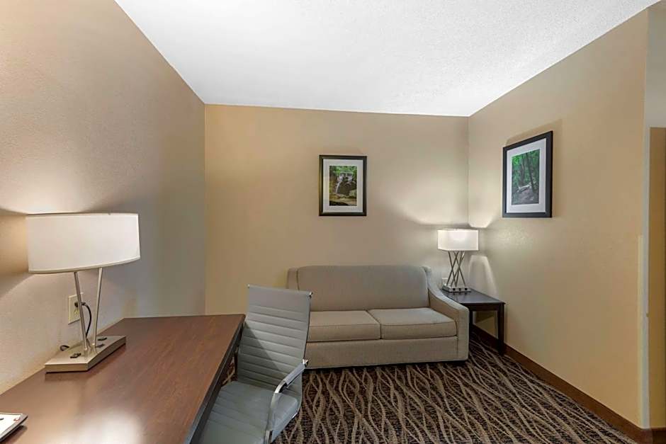 Best Western Plus Russellville Hotel and Suites