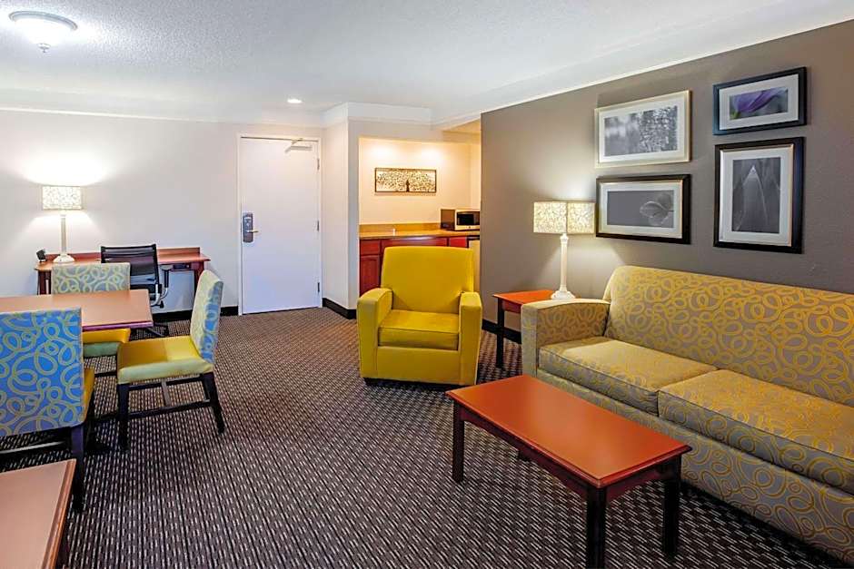 La Quinta Inn & Suites by Wyndham Houston Baytown East