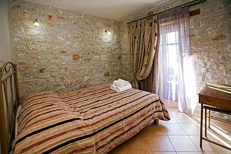 Deluxe Apartment with Partial Sea View and Mountain View