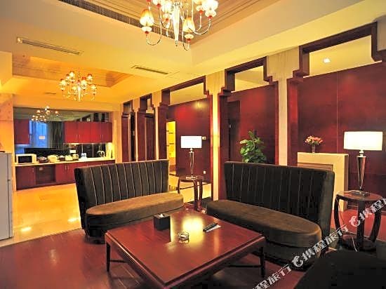 Kolam Gloria Plaza Hotel