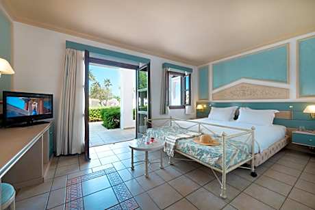 Bungalow with Garden View