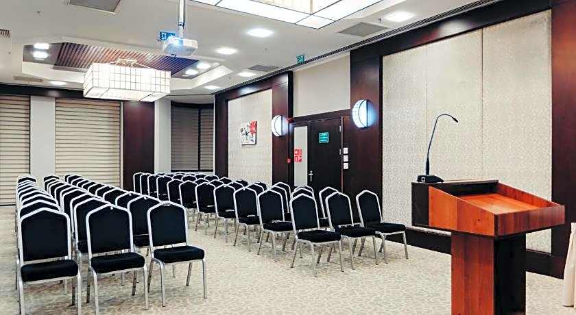 Dedeman Oskemen Tavros Hotel