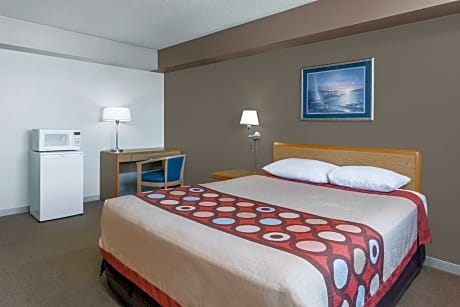 1 Queen Bed, Efficiency, Non-Smoking