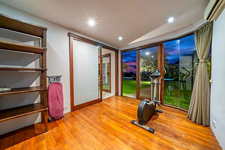 Balangan Sunset: Amazing 4 BDR Villa in Balangan w/ OCEAN VIEW in Balangan