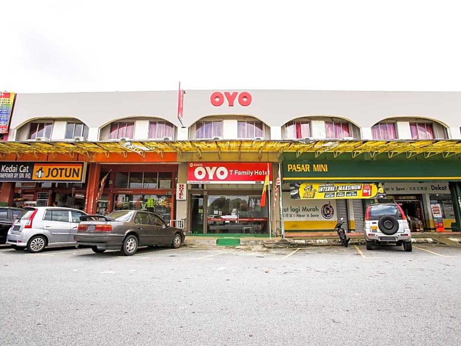 OYO 89615 T Family Hotel
