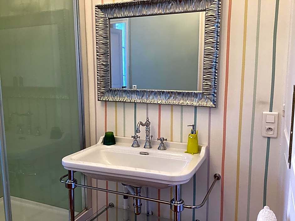 BED and BREAKFAST PARIS QUARTIER CHAMPS-ÉLYSÉES