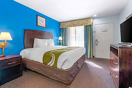 King Suite with Sofa - Disability Access/Non Smoking