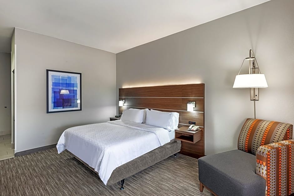 Holiday Inn Express and Suites Pryor, an IHG Hotel
