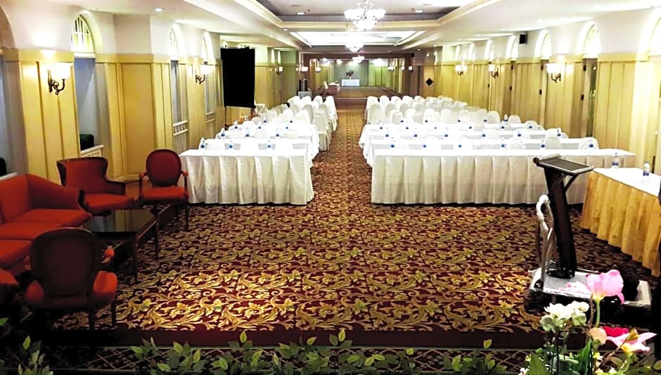 Iyarin@tuk Chang Ratchayothin Hotel