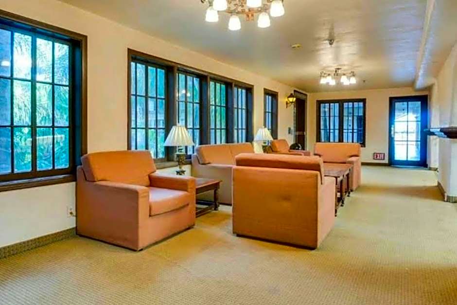 Buena Park Grand Hotel & Suites