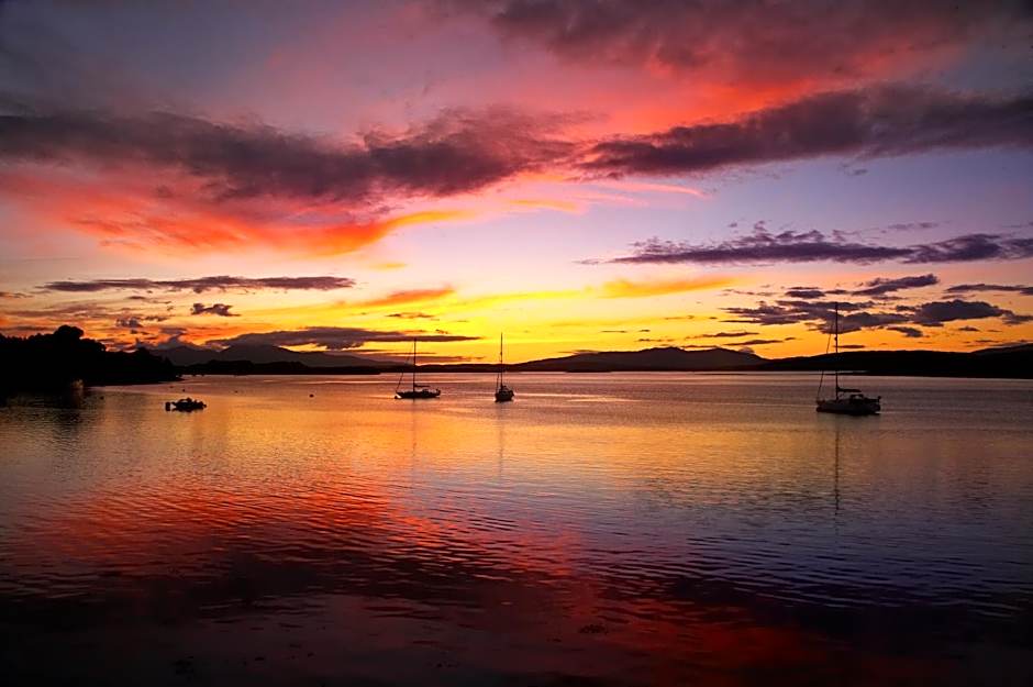 Appin Holiday Homes -Caravans, Lodges, Shepherds Hut and Train Carriage stays