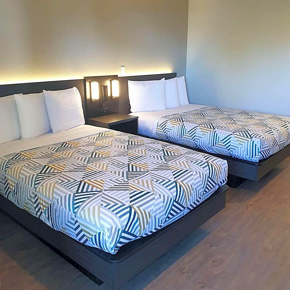 Motel 6-Bellflower, CA - Los Angeles