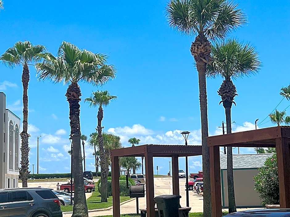 Cozy Galveston Beach Front Condo